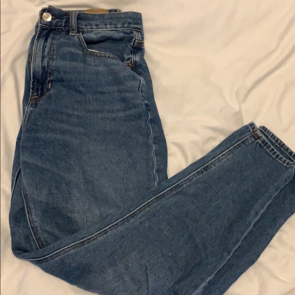 medium wash mom jeans